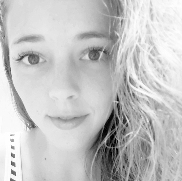 Meet your Posher, Ashley - Picture 2 of 4